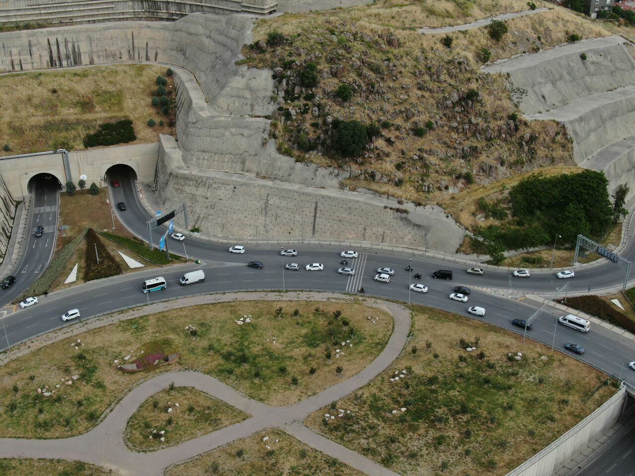 Sürücülere ‘Survivor'ı yaşatan dev kavşak