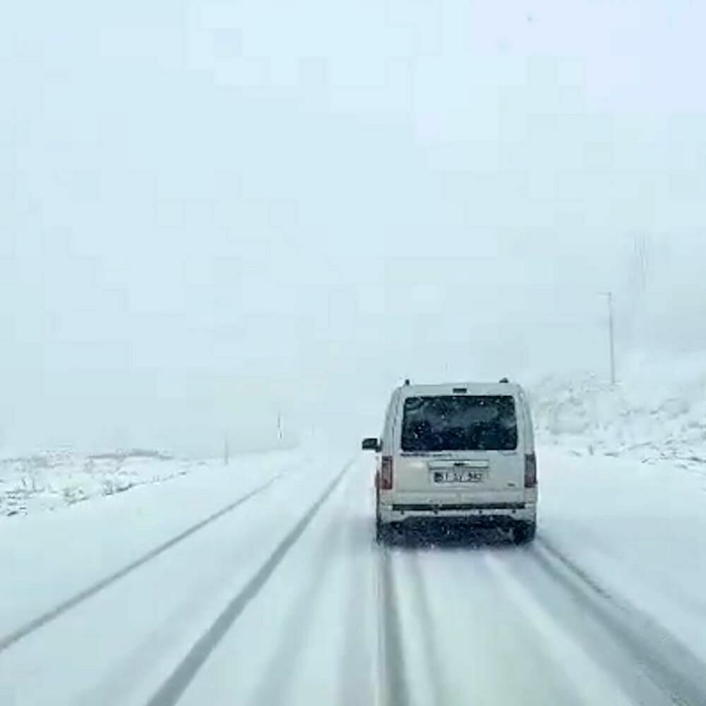 Mayıs ayında kar sürprizi: Niğde’nin yüksek kesimleri beyaza büründü