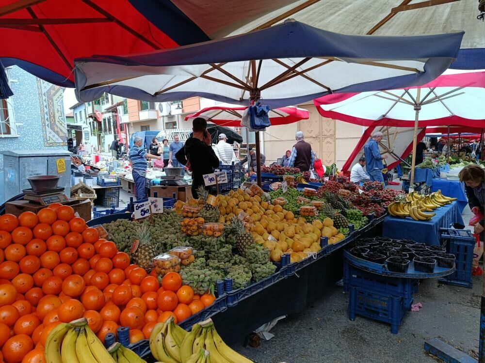 Eskişehir semt pazarlarında yaz meyveleri rengârenk boy gösterdi