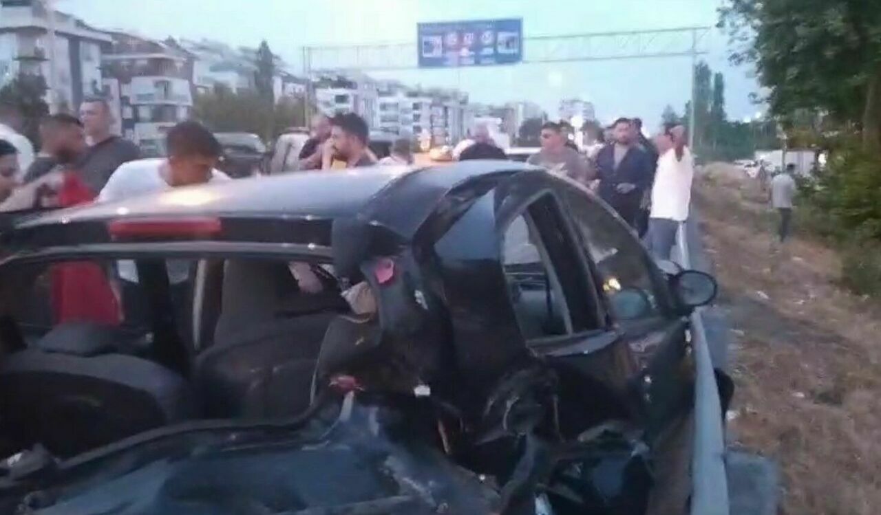 Antalya'da 'Allah korumuş' dedirten zincirleme kaza!