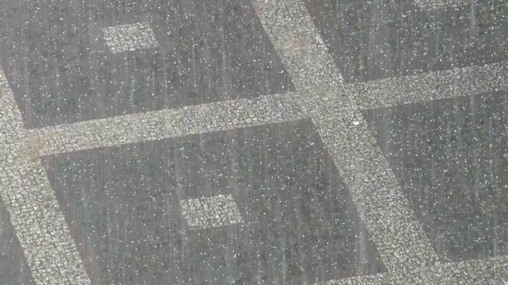 Samsun'da kısa süreli dolu yağışı hayatı olumsuz etkiledi