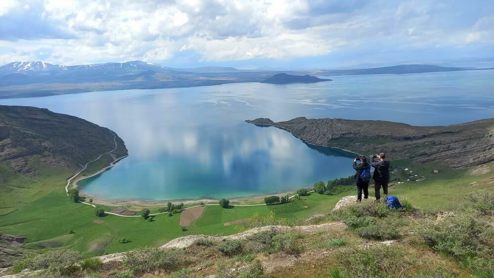 Tatvan'ın İncekaya Krateri doğaseverleri büyülüyor
