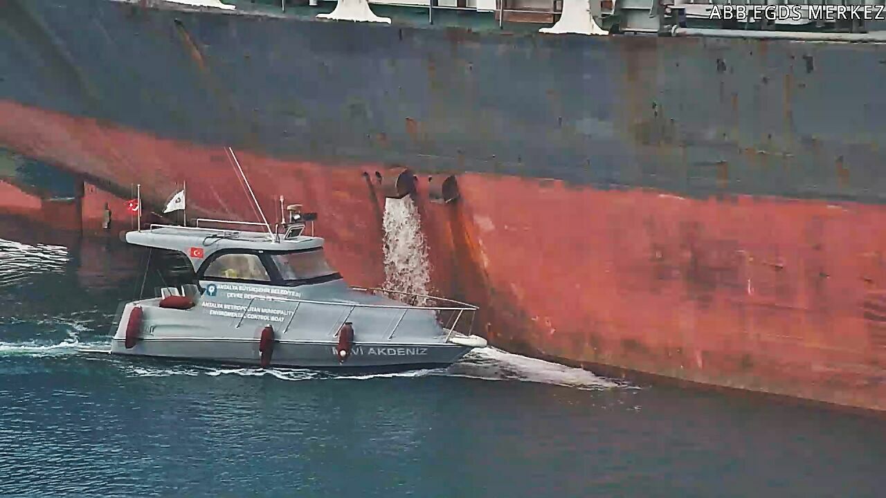 Antalya'da denizi kirleten 42 gemiye milyonlarca ceza kesildi