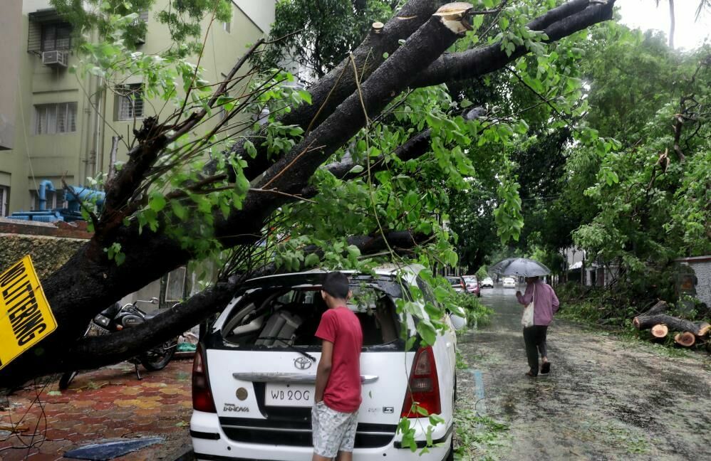  Remal Kasırgası Hindistan ve Bangladeş'te yıkıcı etkisini gösterdi