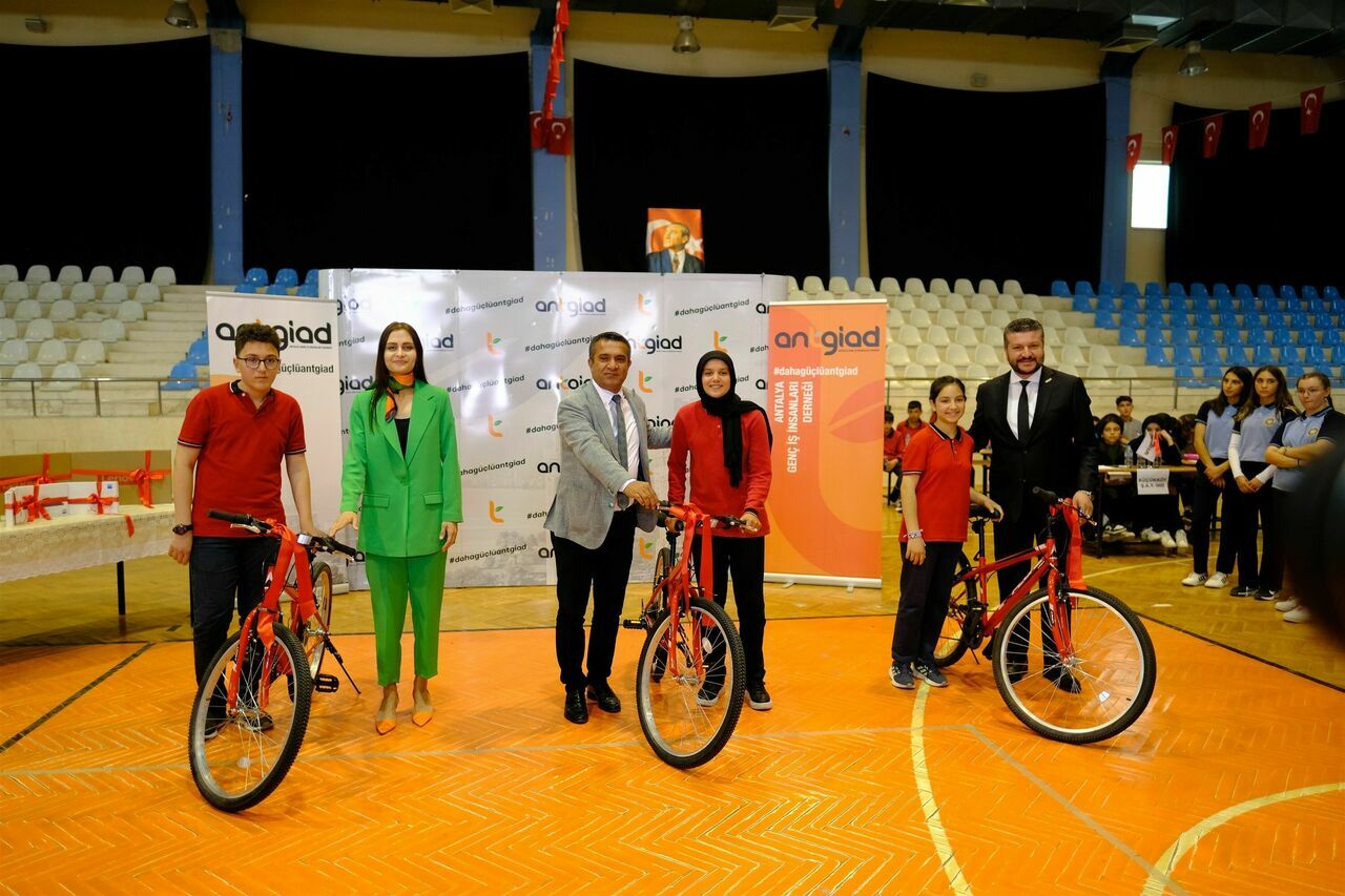 ANTGİAD ortaokullar arası bilgi yarışması ilgi gördü