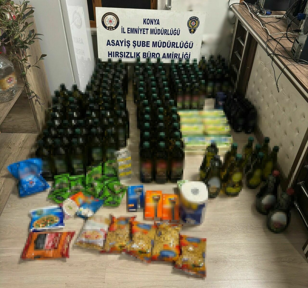 Çala Çala Otomobili Zeytinyağı Ile Doldurdu