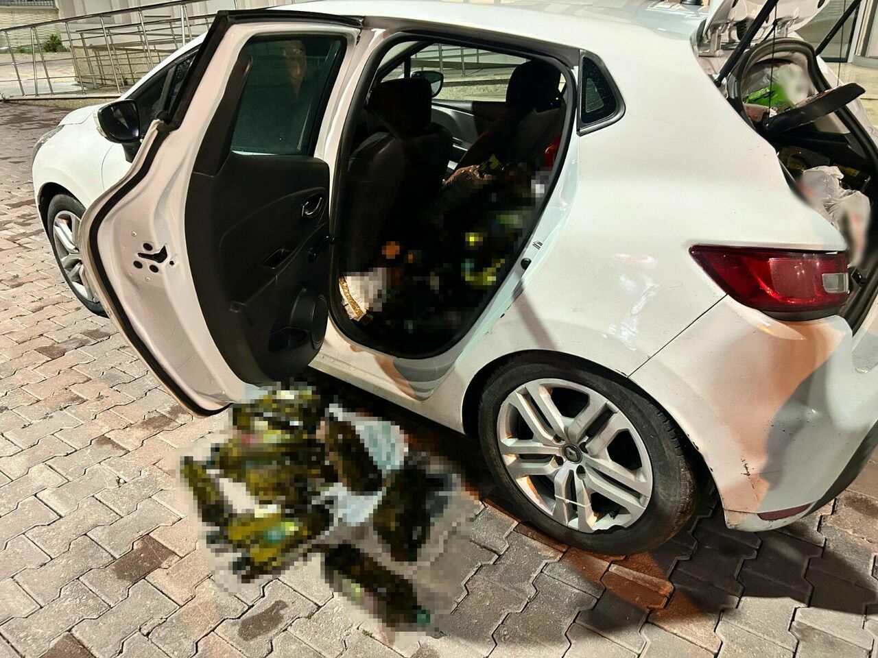 Çala Çala Otomobili Zeytinyağı Ile Doldurdu2