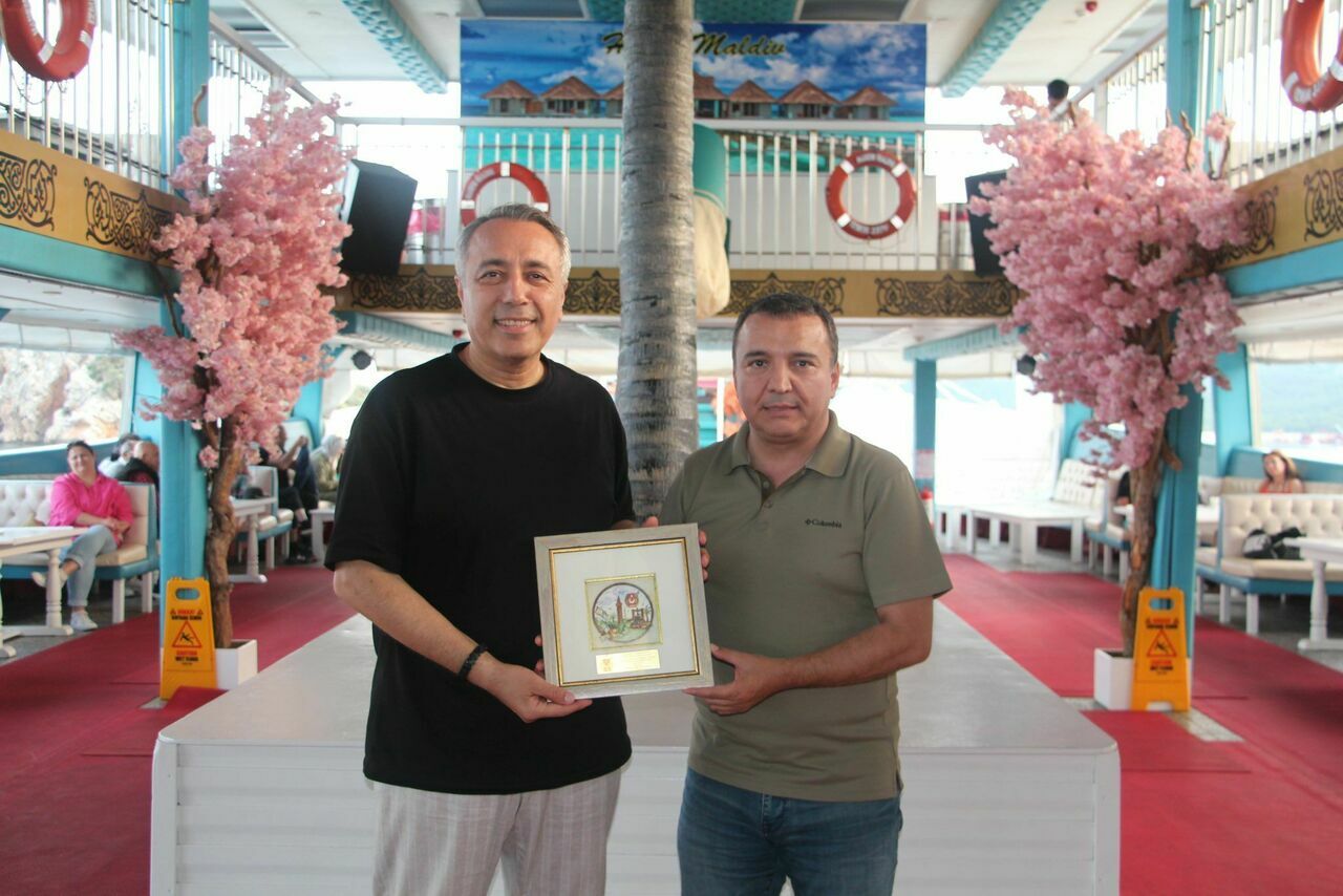 Antalya'da gazeteciler mavi turda bir araya geldi