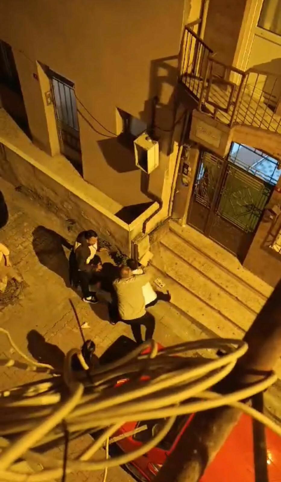 Gece Yumruk Ve Tekmeler Havada Uçuştu