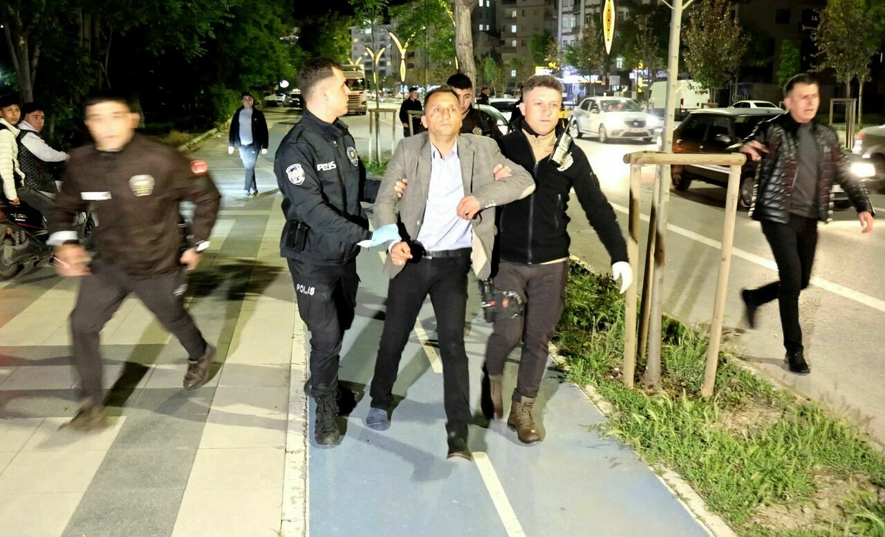 Polis Ehliyet Istedi, Alkollü Sürücü Ise Ayakkabı2