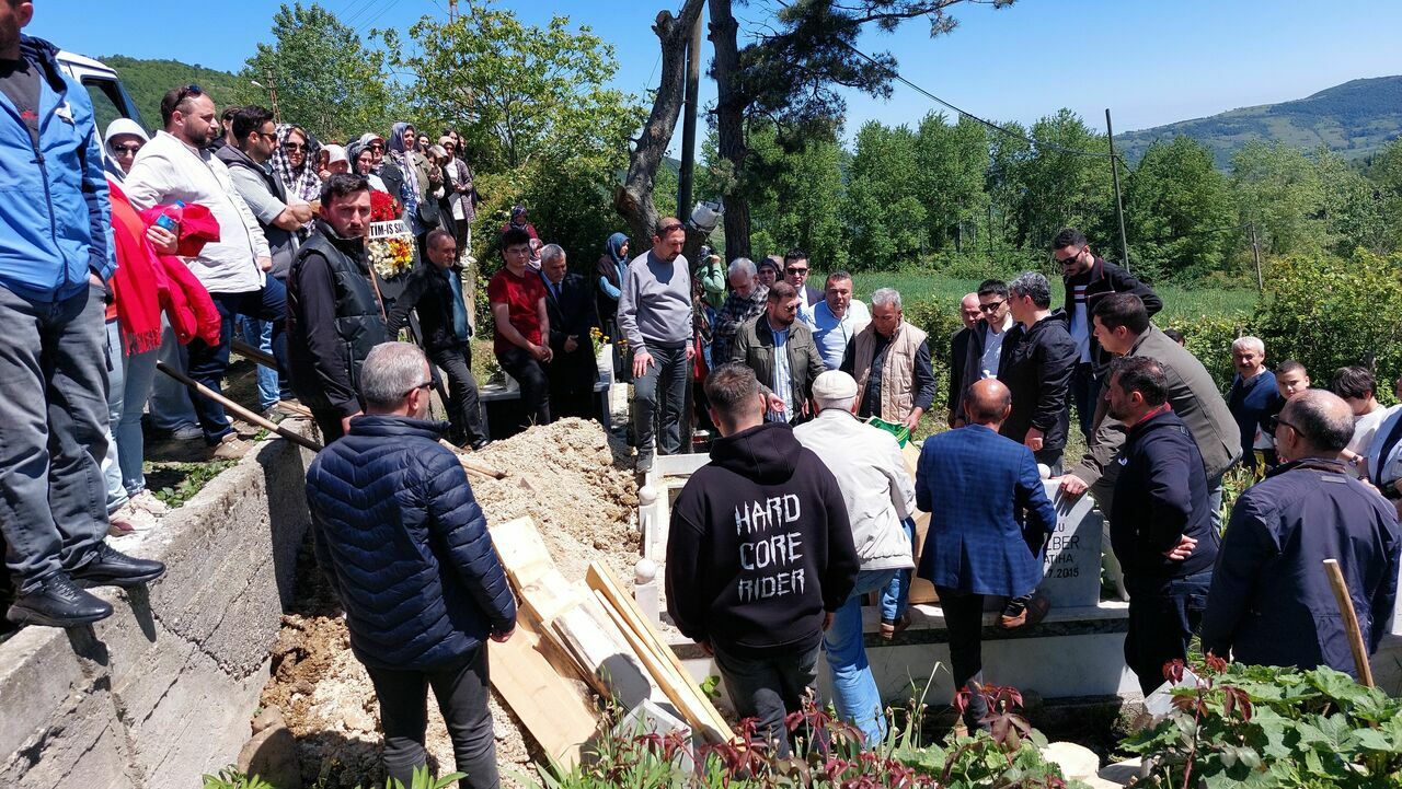 Saadet Öğretmene Gözyaşı2