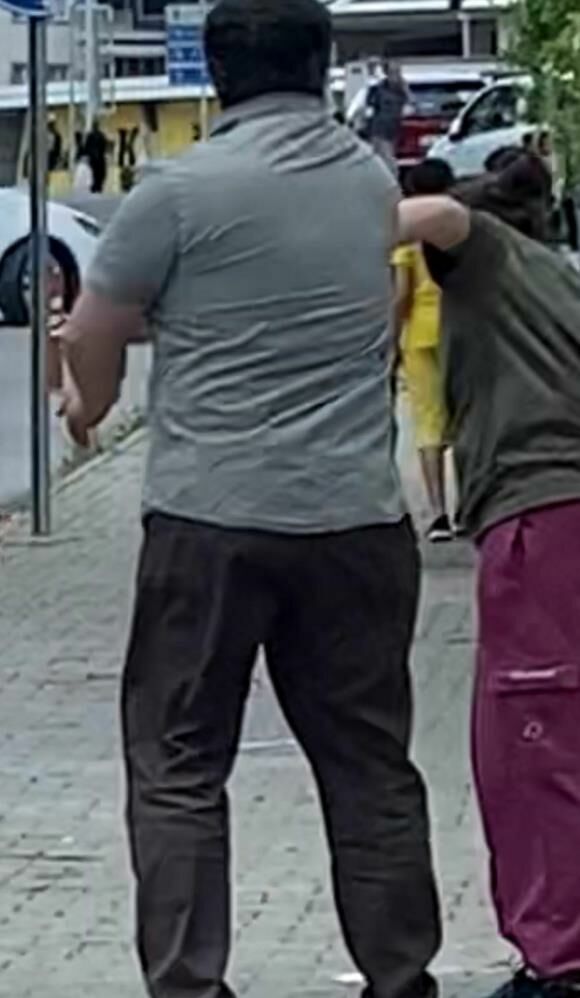 Sokak Ortasında Tekme Tokat Dövüldü3