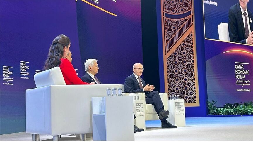 Bakan Şimşek Doha'da ekonomi forumunda enflasyonla mücadeleyi anlattı