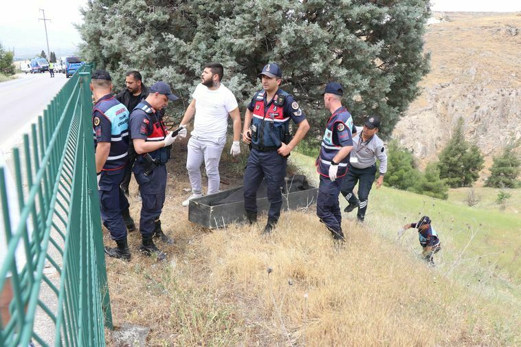 Turistin Cenazesi Düştüğü Uçurumdan Çıkartıldı4 Result