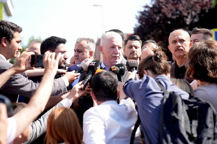 İstanbul'da bina çöktü: 1 ölü 7 yaralı