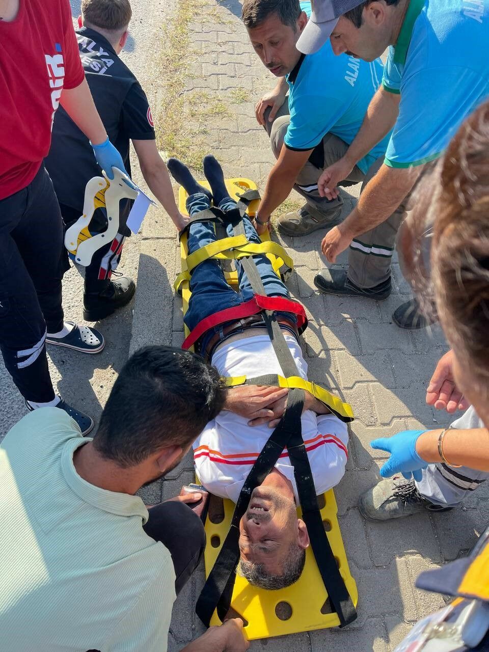 Antalya'da Belediye ve Otel Araçları Çarpıştı: 6 Kişi Yaralandı