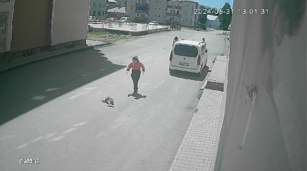 Muş'ta korkunç olay! 7. kattan düşen 2 yaşındaki çocuk hayatını kaybetti