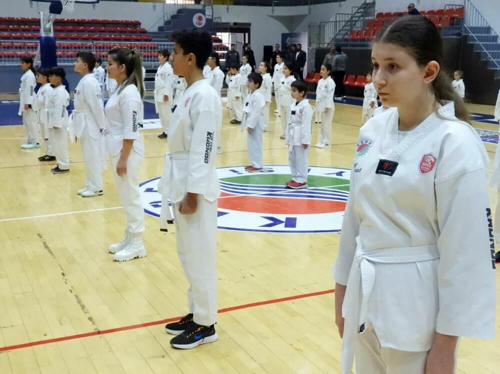 Kepez Belediyesi yaz spor okulu ile gençlere kapılarını açıyor