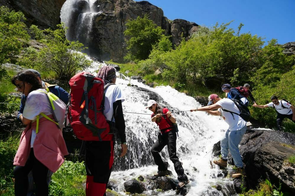 Niğde'deki Uzandı Vadisi doğaseverleri kendine hayran bırakıyor