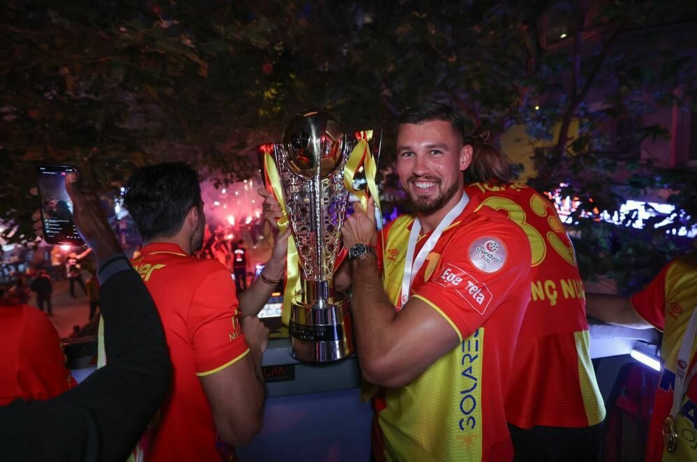 Göztepe'de kaleci sorunu: Mateusz Lis Southampton'a geri dönüyor