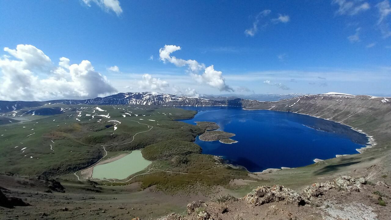 Nemrut Kalderası'nda yaz ve kış bir anda yaşanıyor