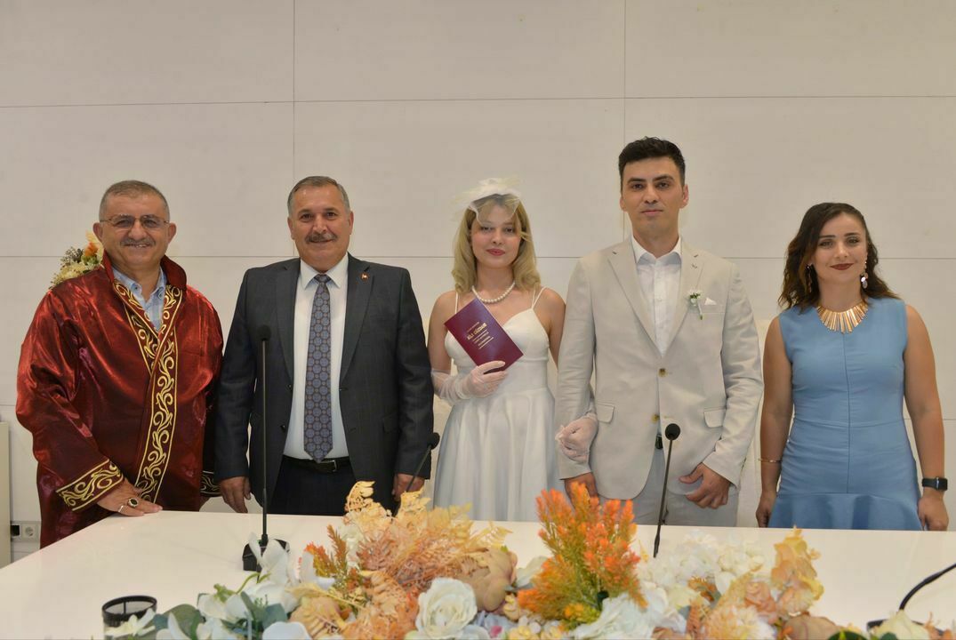 Antalya Emniyet Müdürü Orhan Çevik Genç Meslektaşının Nikah Şahidi Oldu 2-1