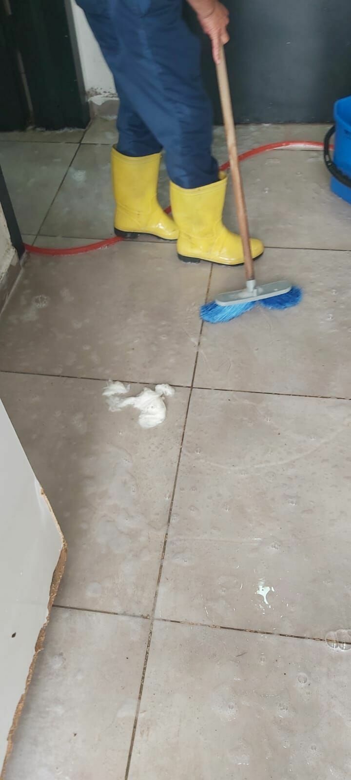 Konyaaltı Sahili’nde tuvalet krizi! Vatandaş ve perfonel karşı karşıya