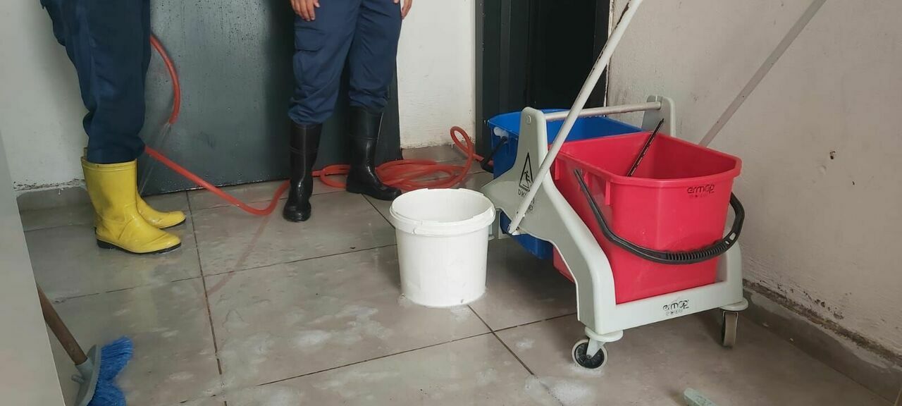 Konyaaltı Sahili’nde tuvalet krizi! Vatandaş ve perfonel karşı karşıya