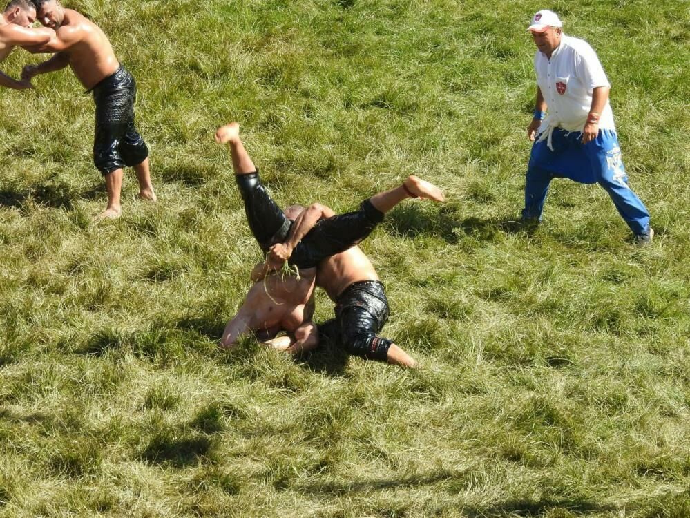 Edirne Kırkpınar Yağlı Güreşleri'nde ikinci tur sürprizleri tamamlandı