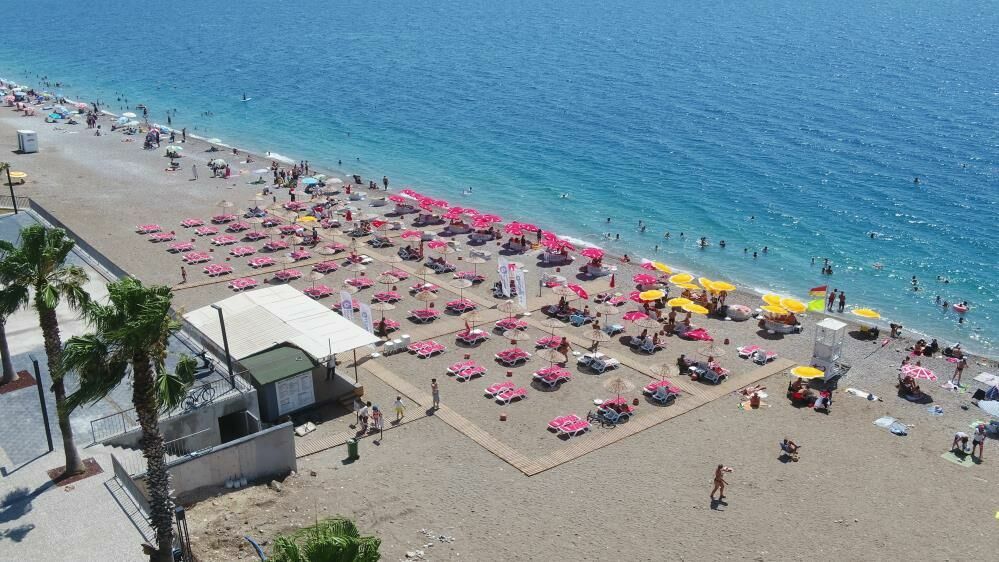Antalya Büyükşehir Belediyesi'nin yeni halk plajı hizmete açıldı