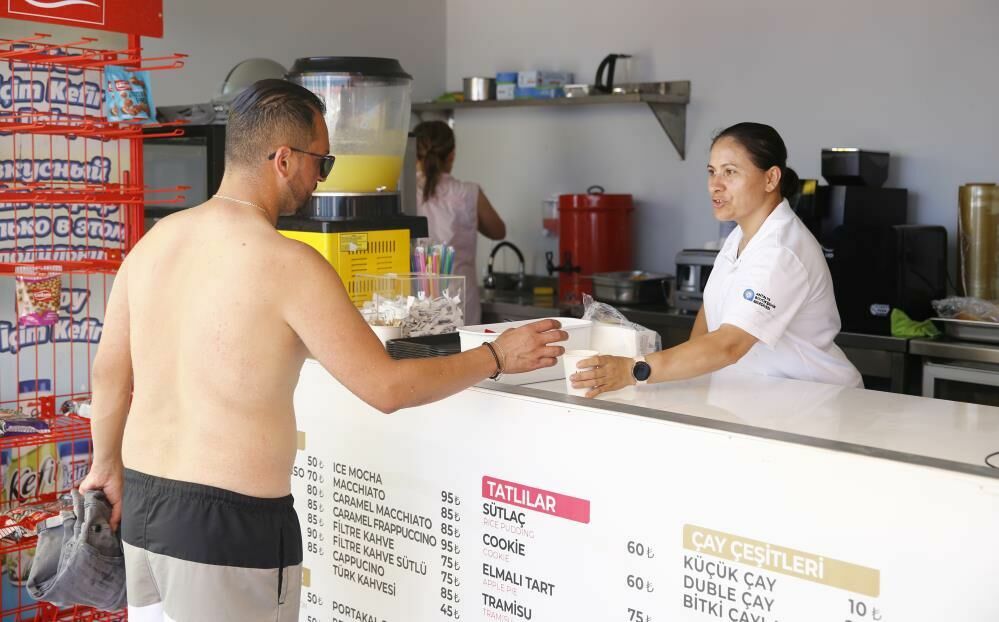 Antalya Büyükşehir Belediyesi'nin yeni halk plajı hizmete açıldı
