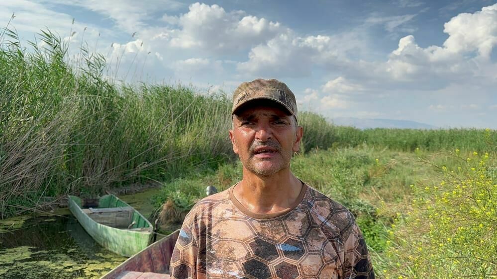 Afyonkarahisar'da Eber Gölü kurudu: Kayıklar karaya oturdu