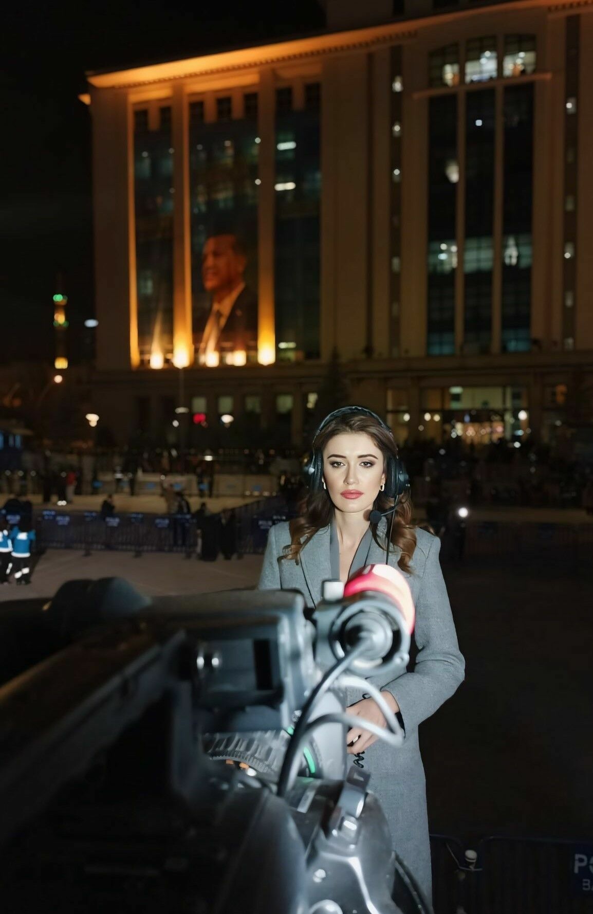 Akp Sözcüsü Ömer Çelik Evleneceği Iddia Edilen Ecem Toplar Kimdir 6