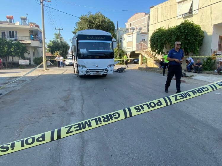 Serik'te midibüsle çarpışan 19 yaşındaki motosiklet sürücüsü öldü