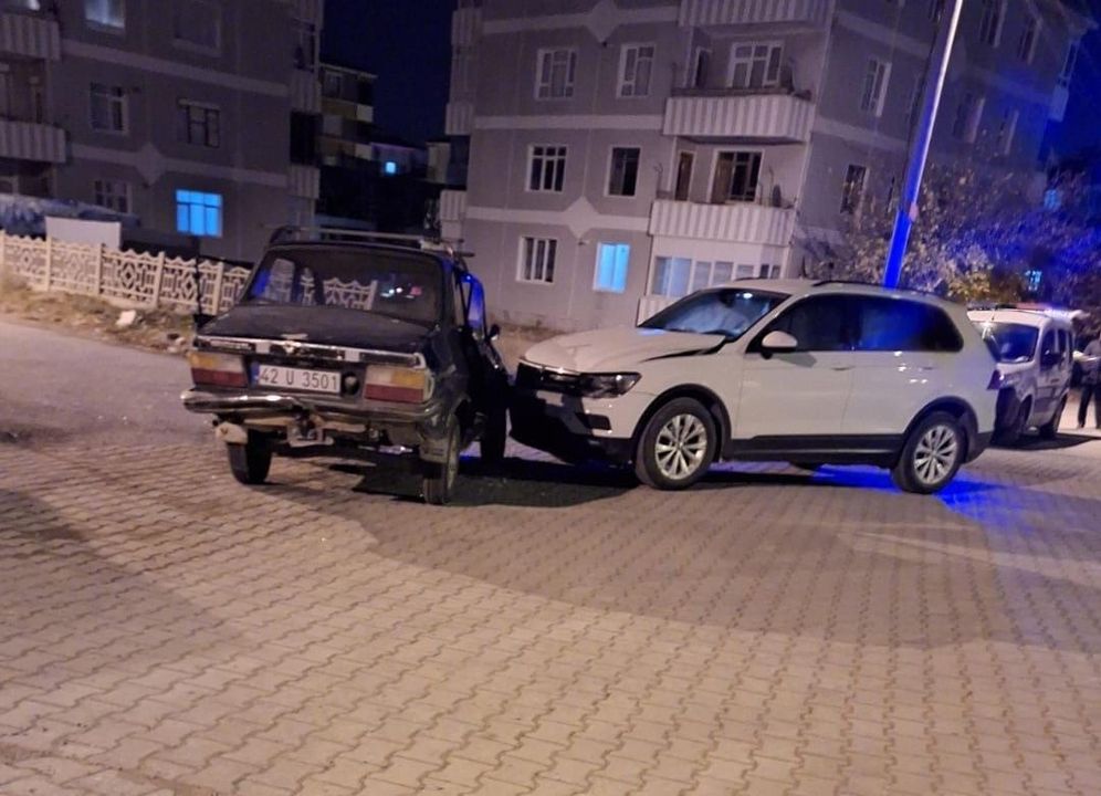 Konya Kulu'da Otomobil Ile Suv Araç Çarpıştı! 2 Result
