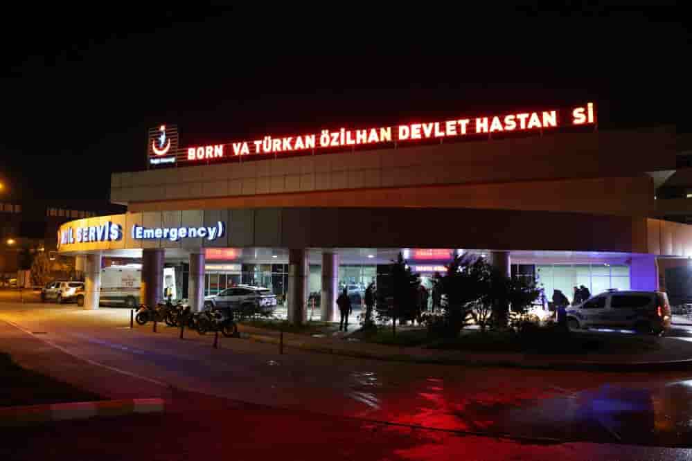 İzmir'de İki Grubun Kavgası Parkı Kana Buladı