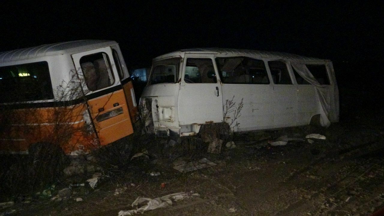 Antalya Manavgat'ta Hurda Lastikler Yandı! D 400 Karayolu Kilitlendi 5