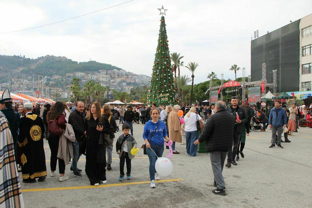 Antalyada 14 Uluslararası Alanya Yeni Yıl Pazarı Kuruldu 3