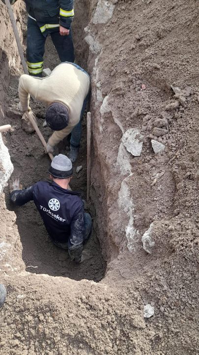 Burdur'da Kanalizasyon Hattında Göçük! İşçiyi İtfaiye Kurtardı 3