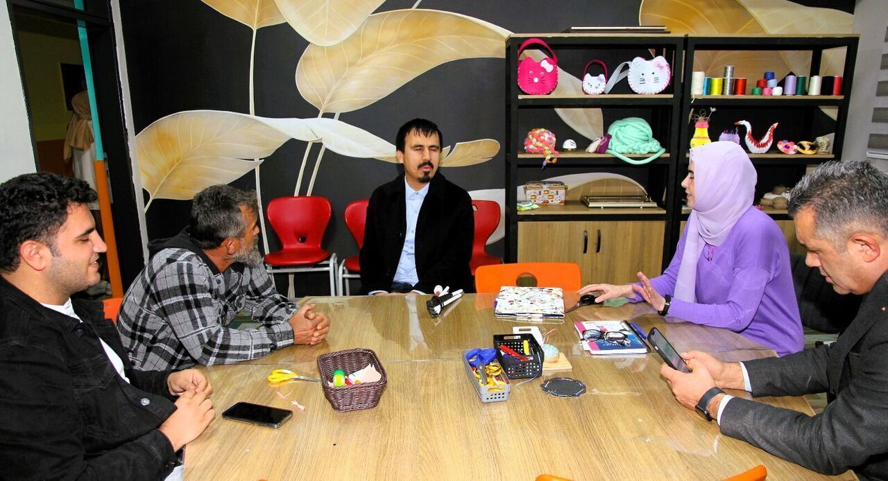 ‘Beyaz Baston’ okul sahnesinde