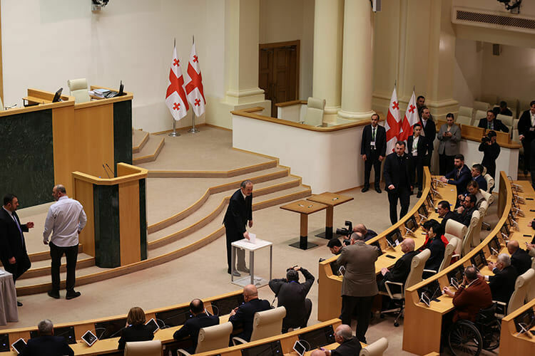 Gürcistan'da 6. Cumhurbaşkanını Belirlemek İçin Oy Verme Süreci Başladı