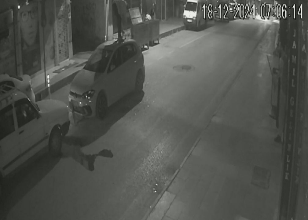Isparta'da Hem Araca Hem Sahibine Saldırdı 2