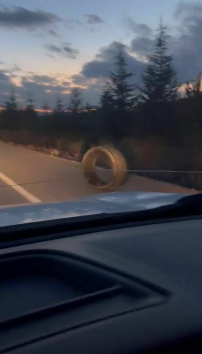 Ispartada Yola Fırlayan Lastik Trafiği Birbirine Kattı 4