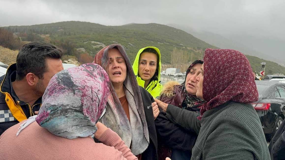 Isparta'da Yolcu Otobüsü Şarampole Devrildi 1 Ölü 24 Yaralı 22