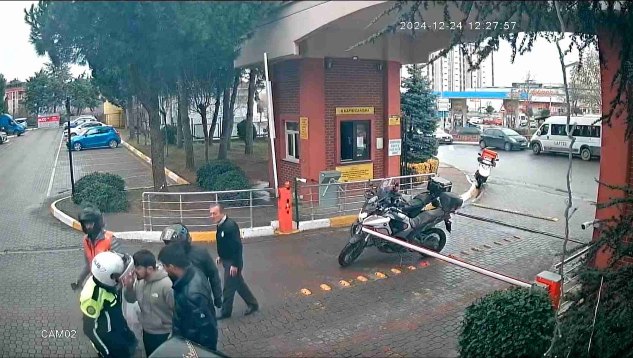 İstanbul'da Dur İhtarına Uymayan Şüpheli Yakalandı! Polisin Burnunu Kırdı