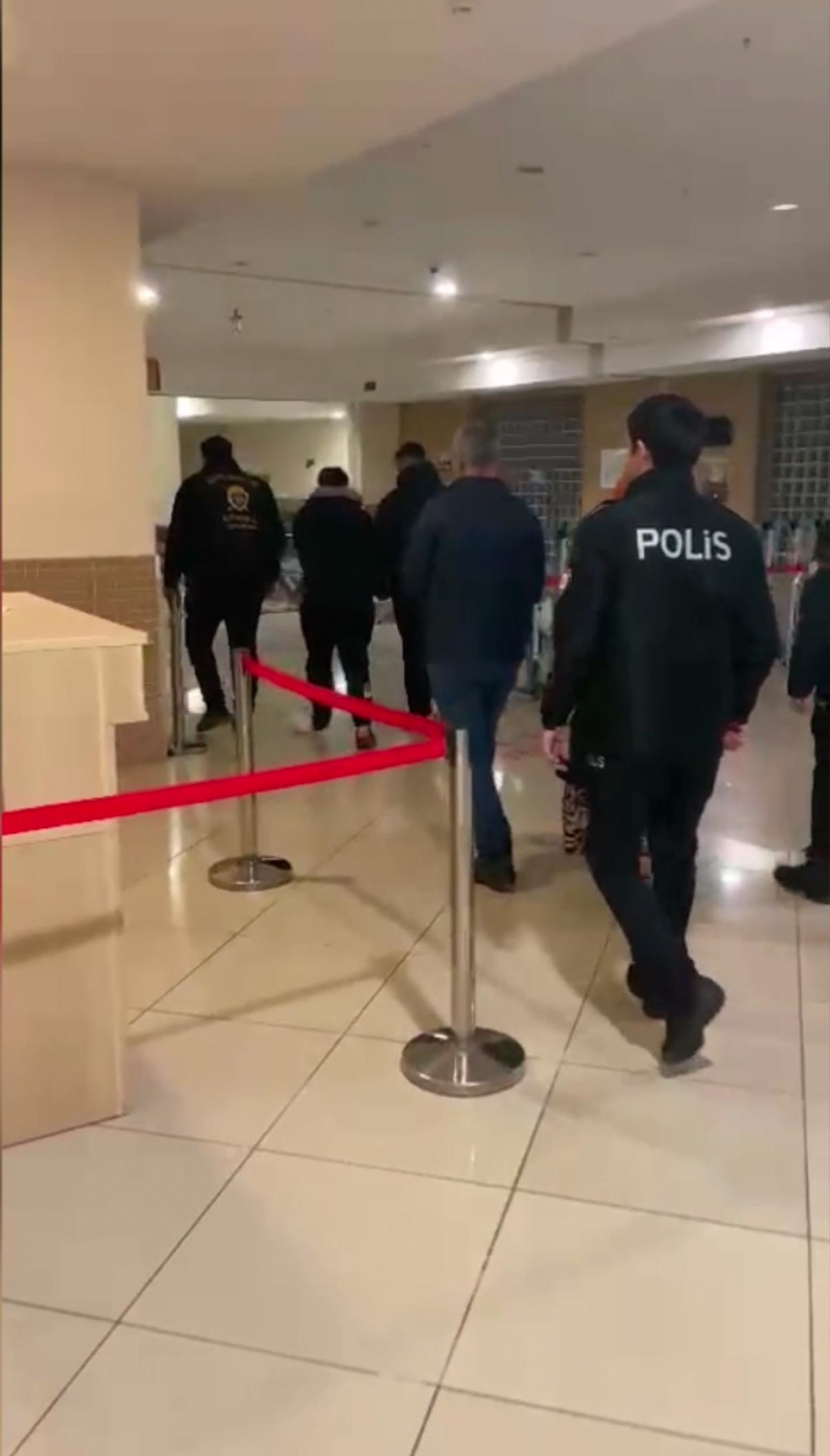 İstanbul'da Dur İhtarına Uymayan Şüpheli Yakalandı! Polisin Burnunu Kırdı