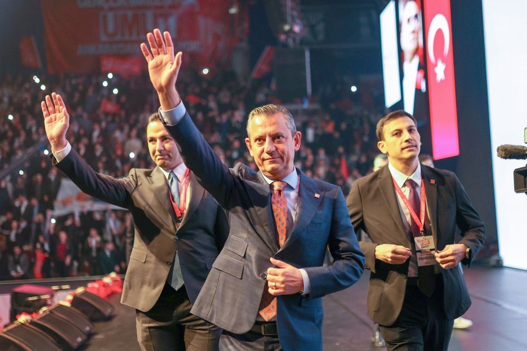Özgür Özel Gençlere Seslendi Kalkın Ayağa Ve Kaldırın Türkiyeyi Ayağa 2