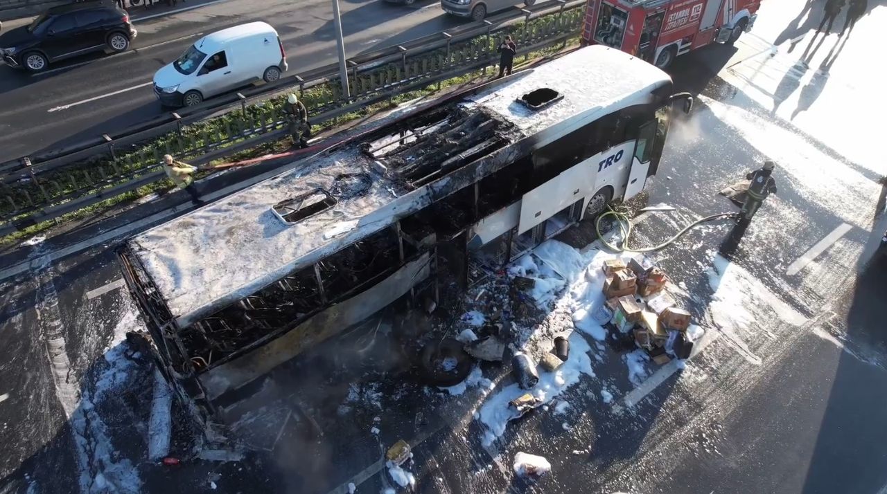 Şehirlerarası Yolcu Otobüsü İstanbul'da Alev Alev Yandı 3