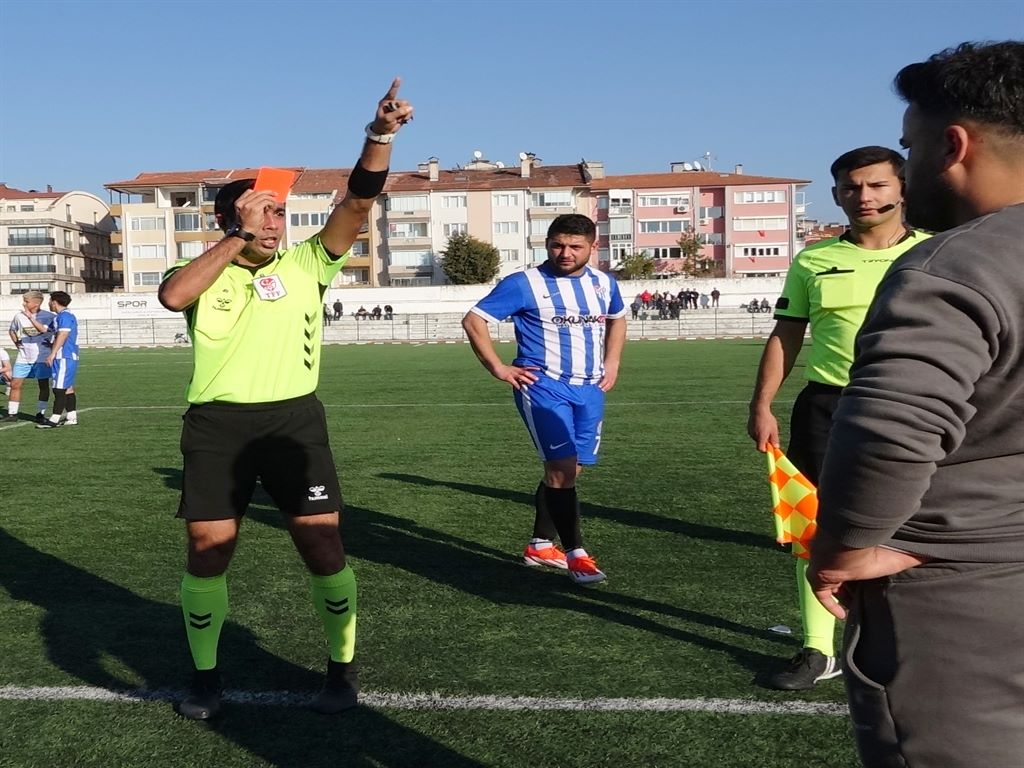 Burdur Amatör Lig Maçında Kırmızı Kartlar Havada Uçuştu