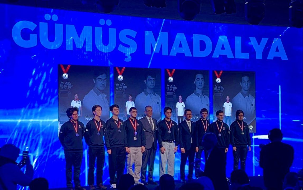 Antalyalı Lise Öğrencisi Tübi̇tak Bilim Olimpiyatları'ndan Madalyayla Döndü 3
